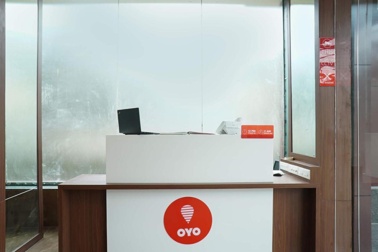 לונבלה Oyo 19182 Hotel Montana מראה חיצוני תמונה