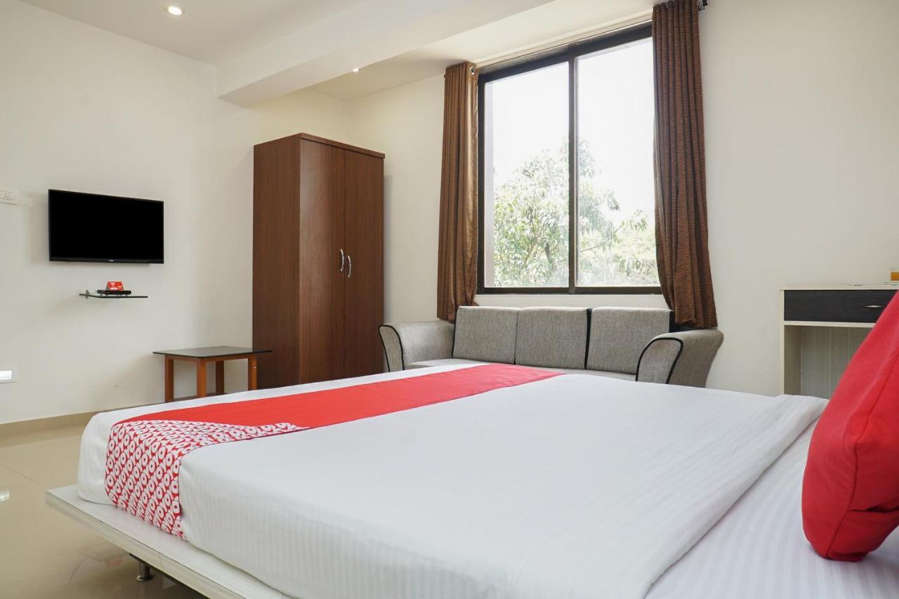 לונבלה Oyo 19182 Hotel Montana מראה חיצוני תמונה