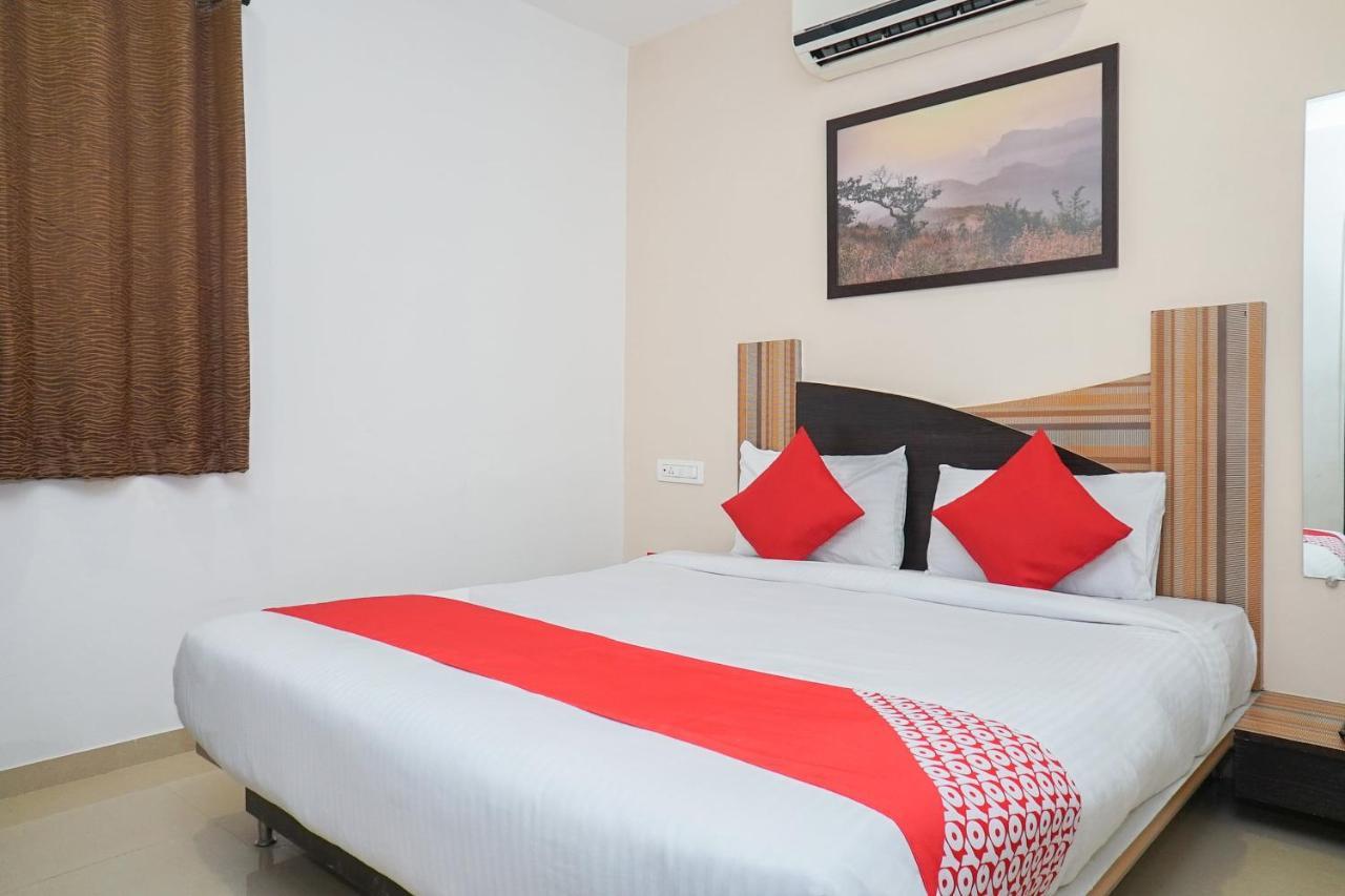 לונבלה Oyo 19182 Hotel Montana מראה חיצוני תמונה
