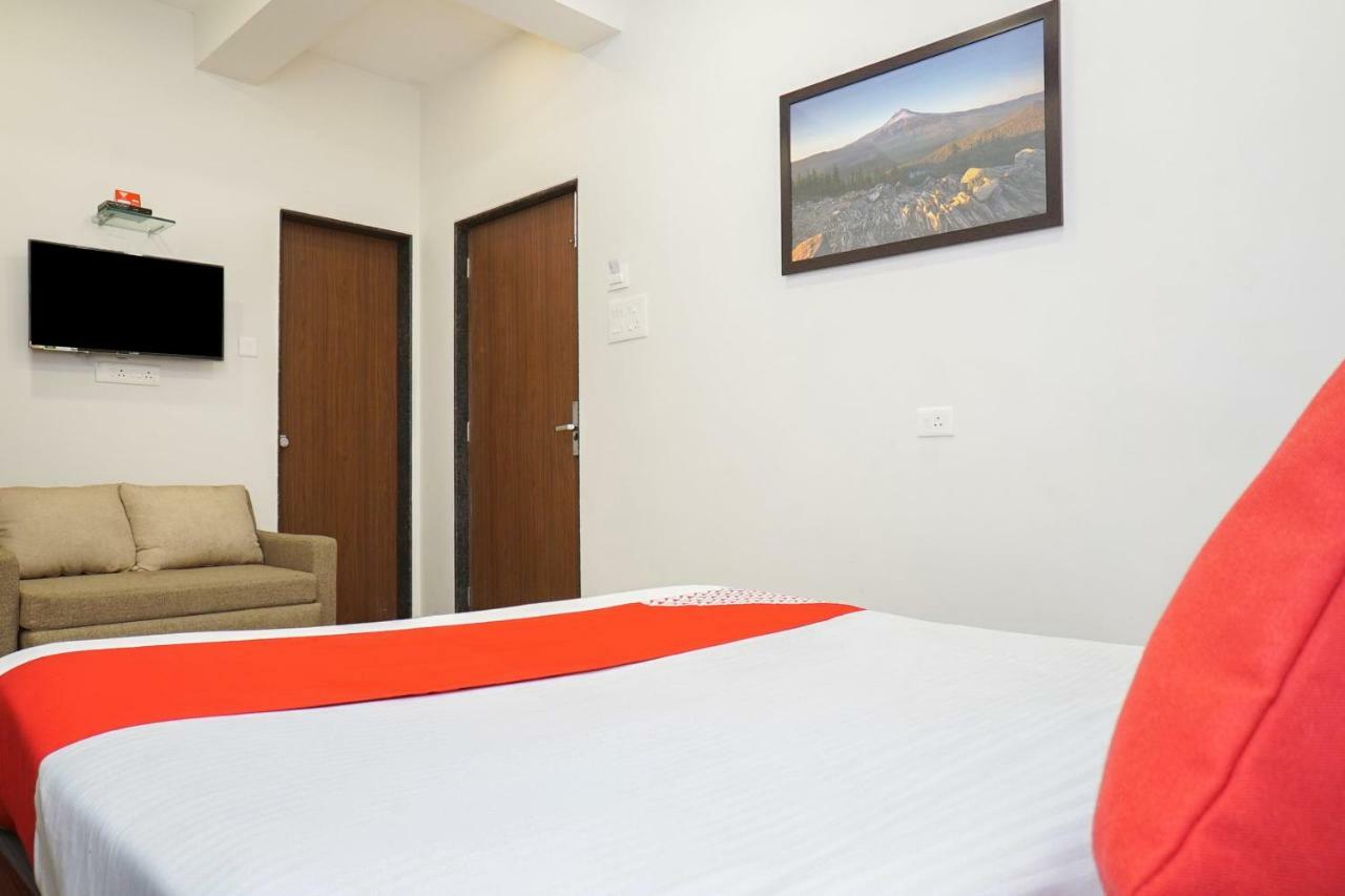 לונבלה Oyo 19182 Hotel Montana מראה חיצוני תמונה